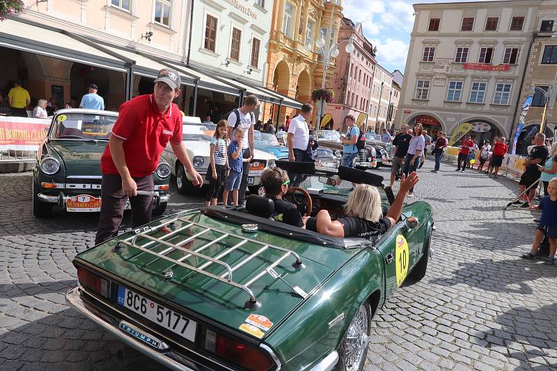 Přehlídka při zahájení South Bohemia Classic na budějovickém náměstí.