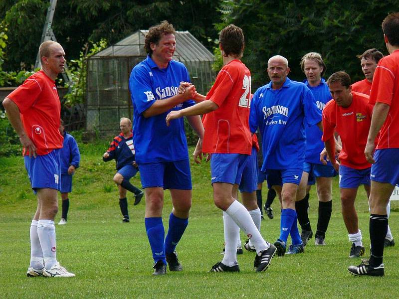 Již 55. ročník Hynkova memoriálu vyhráli u Malého jezu staří páni Slavie České Budějovice.