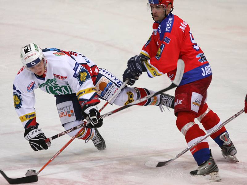 Ve čtvrteční předehrávce 20. kola extraligy hokejisté HC Mountfield porazili po velmi dobrém výkonu nad Pardubicemi 3:0 .