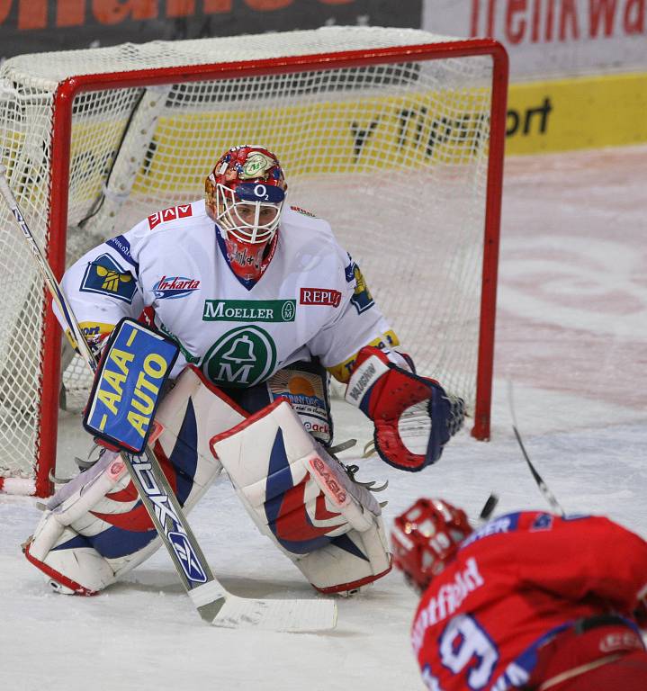 Ve čtvrteční předehrávce 20. kola extraligy hokejisté HC Mountfield porazili po velmi dobrém výkonu nad Pardubicemi 3:0 .