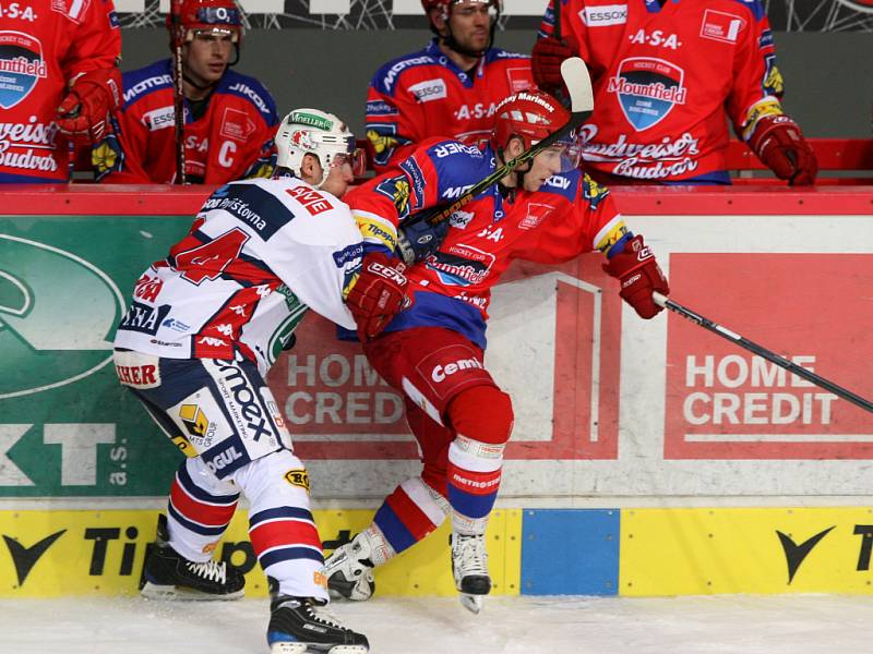 Ve čtvrteční předehrávce 20. kola extraligy hokejisté HC Mountfield porazili po velmi dobrém výkonu nad Pardubicemi 3:0 .