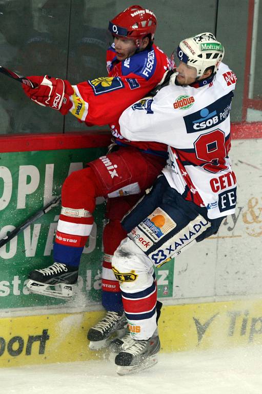 Ve čtvrteční předehrávce 20. kola extraligy hokejisté HC Mountfield porazili po velmi dobrém výkonu nad Pardubicemi 3:0 .