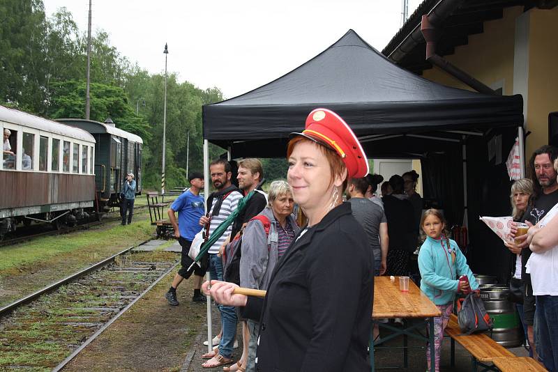 V Týně nad Vltavou se v sobotu konal miniden železnice. U příležitosti zahájení pravidelné prázdninové přepravy cestujících. Na trati jinak cestující nepřepravují.