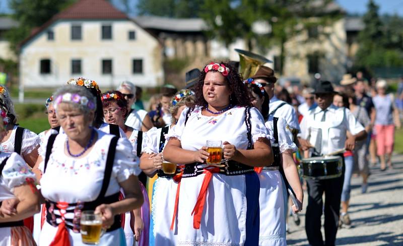 Vesnická zábava pořádaná ke konci léta na znamení ukončení sklizní je podle tradic vyhrazená hlavně svobodným děvčatům a vdaným ženám. Ve Zbytinách se Konopické ujaly Zbytinské baby.