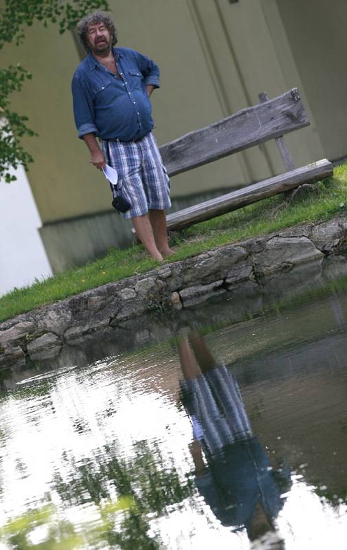 První klapka nové komedie Zdeňka Trošky s názvem Babovřesky padla 22. května na návsi v Dobčicích na Budějovicku.