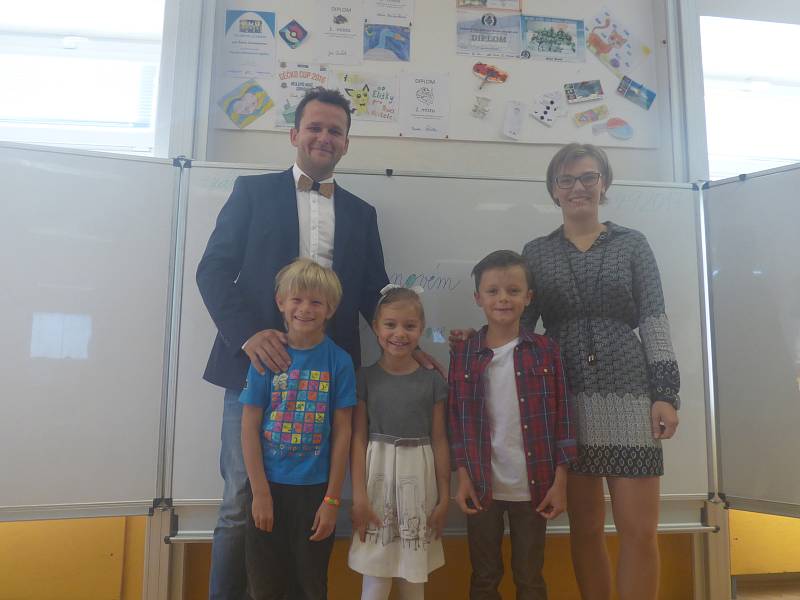 První školní den v Základní a Mateřské škole Hosín.