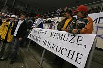 Fanoušci žádají odchod trenéra Bokroše.