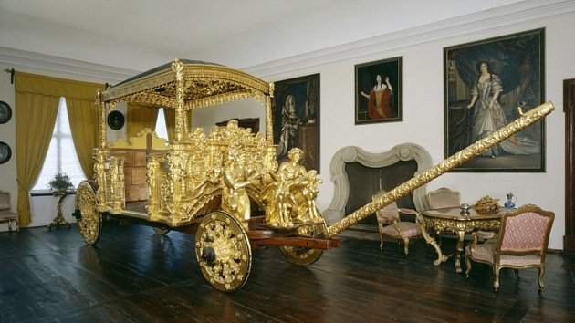 Zlatý kočár, který je zlatým hřebem expozic českokrumlovského zámku, čeká vylepšení. Na snímku je tak, jak jej mohou vidět dosud návštěvníci zámku.