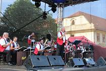 Městské slavnosti v Týně nad Vltavou zahájily program v sobotu 20. července vystoupením Budvarky. Akce nabídla bohatý program včetně koncertů různých kapel nebo pohádkového představení na týnském otáčku.