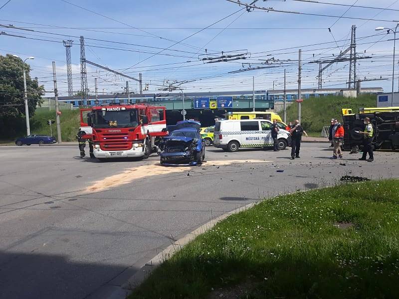 Nehoda osobního auta a sanitky v Českých Budějovicích.