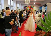 V sobotu 22. října se v Riegrově 51 uskutečnil po dvouleté přestávce českobudějovický svatební veletrh Jihočeské nevěsty. Snoubencům nabídl novinky i tradici nejen v gastronomii, nechyběla módní přehlídka a další doprovodný program.