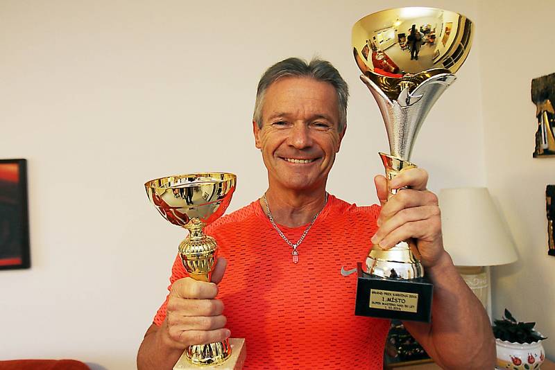 Miloslav Závorka se v říjnu účastnil první soutěže v naturální kulturistice a hned získal pohár pro nejlepšího. Jak ale on sám říká, soutěž to byla poslední. 