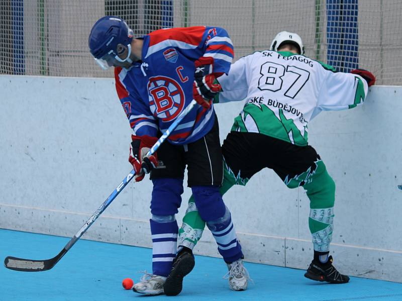 I druhé městské derby zvládla ve čtvrtfinále II. NHbL lépe Betonova. Porazila Pedagog České Budějovice 4:1 a v roli obhájce titulu postoupila do semifinále play off.