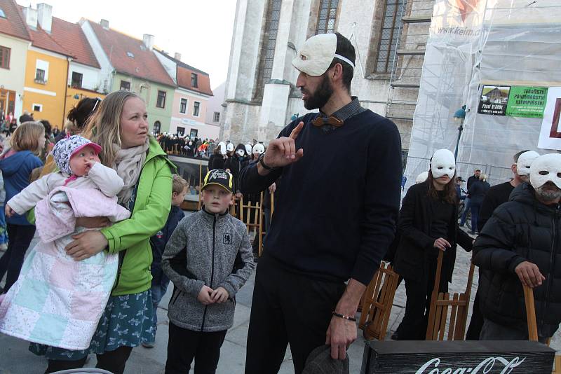 Hrkači v Českých Budějovicích. Snímek ze čtvrtečního večera.