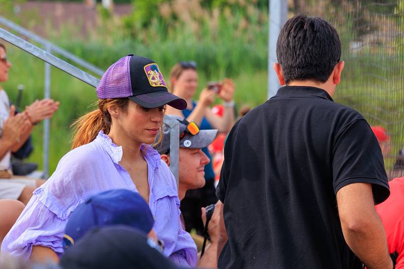 Kolumbijská zpěvačka Shakira v baseballovém areálu v Hluboké nad Vltavou