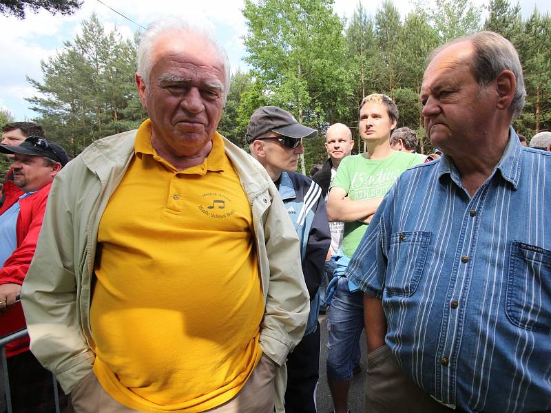 Stadion na Soukeníku v Sezimově Ústí ve středu navečer praskal ve švech, fotbalisté domácího klubu FC MAS Táborsko a Dynama České Budějovice zde v posledním kole II. ligy svedli přímou bitvu o postup do fotbalové I. ligy.