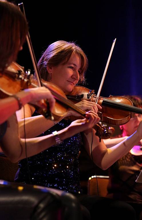 Rocková skupina Keks a Jihočeská filharmonie zahrály společně 22. října v českobudějovickém DK Metropol.