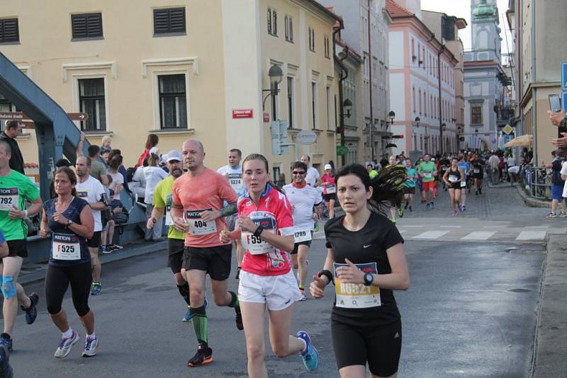 Závodníci Mattoni 1/2Maratonu 2016 v Českých Budějovicích.