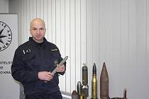 Jihočeští pyrotechnici loni vyjížděli k 90 případům. Na snímku je velitel Pavel Zikmund.