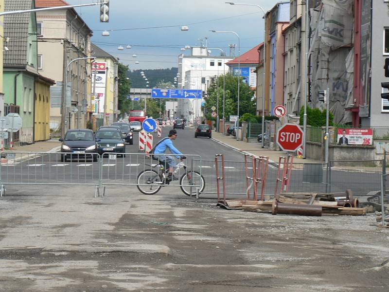 Rekonstrukce Mánesovy ulice v Českých Budějovicích. Konec července 2019.