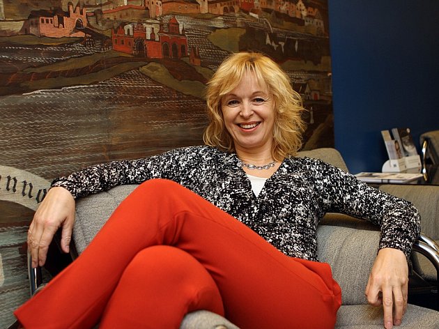 Herečka Věra Hlaváčková, která v Jihočeském divadle vytvořila již 80 rolí, slaví 8. ledna 2015 padesáté narozeniny.