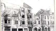 Po náletech v březnu 1945 zůstalo v Českých Budějovicích mnoho zmařených životů a zničených domů. Na snímku Lannova třída.