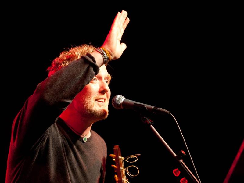 Irský písničkář a držitel Oscara Glen Hansard zahrál 1. srpna na nádvoří kláštera v Milevsku. "Great time," děkoval na konci koncertu.