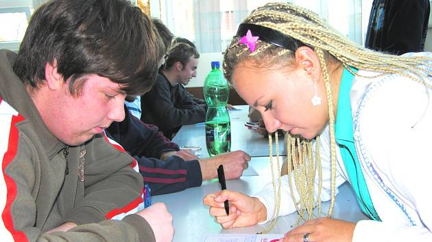 Piškvorky jsou mezi mladými lidmi stále velice populární a oblíbená hra. Základních a krajských kol celorepublikové soutěže, která se odehrála v říjnu a listopadu, se účastnilo několik tisíc mladých lidí. 