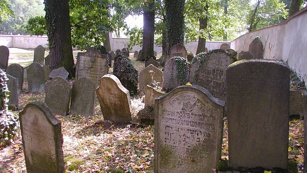 Židovský hřbitov v Hluboké nad Vltavou.