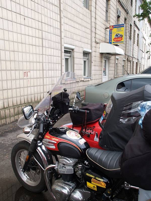 Kyjevské dobrodružství na motoexpedici Petra Hošťálka