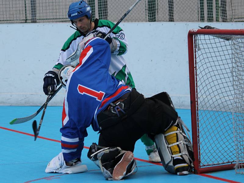 I druhé městské derby zvládla ve čtvrtfinále II. NHbL lépe Betonova. Porazila Pedagog České Budějovice 4:1 a v roli obhájce titulu postoupila do semifinále play off.