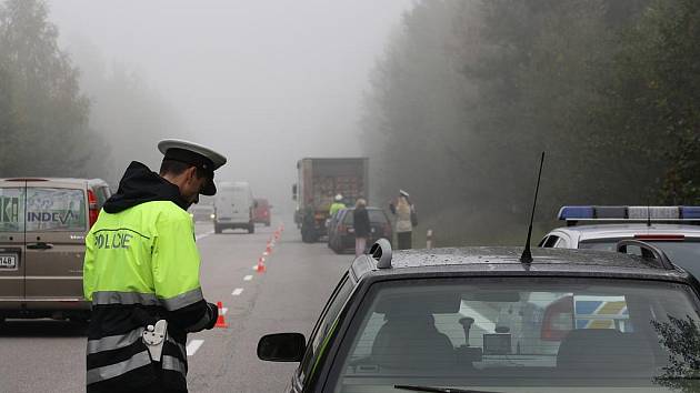 Kolem tří stovek aut zkontrolovali ve čtvrtek dopoledne policisté na silnici za Borkem