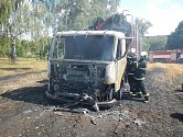 Milionová škoda vznikla při požáru auta na Táborsku.