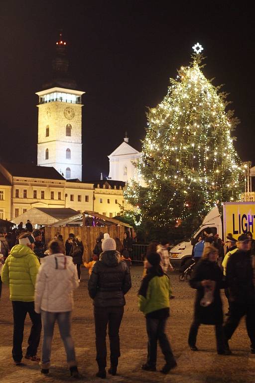 Rozsvícení vánočního stromečku a adventní trhy na českobudějovickém náměstí.