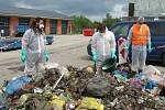 Analýza komunálního odpadu na sběrném dvoře města Rudolfov. Tohle všechno jsou lidé schopní vyhodit do popelnic.