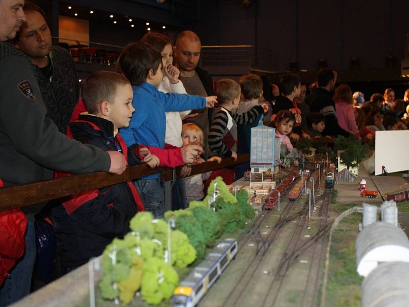 Šikovnost železničních modelářů obdivovali o víkendu návštěvníci hravé výstavy v českobudějovickém IGY Centru.
