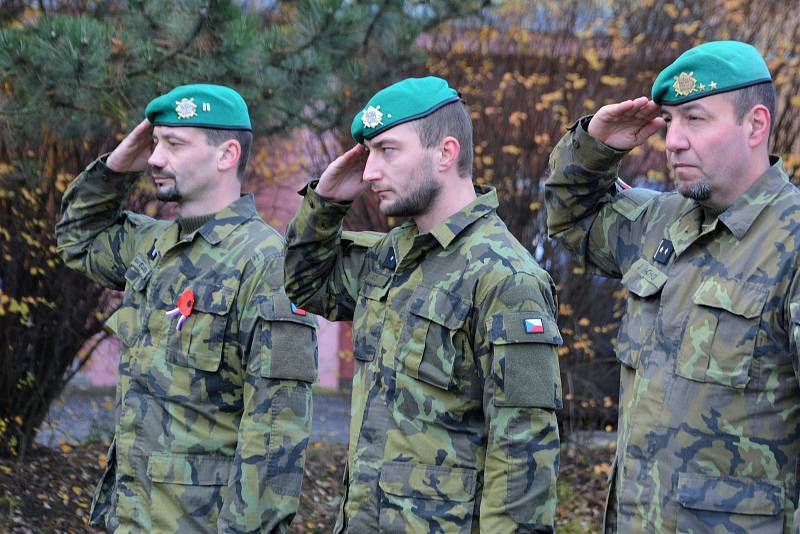 Pietní vzpomínkovou akci u příležitosti Dne válečných veteránů uspořádal v sobotu Spolek bývalých vojáků Veteráni v Týně nad Vltavou.