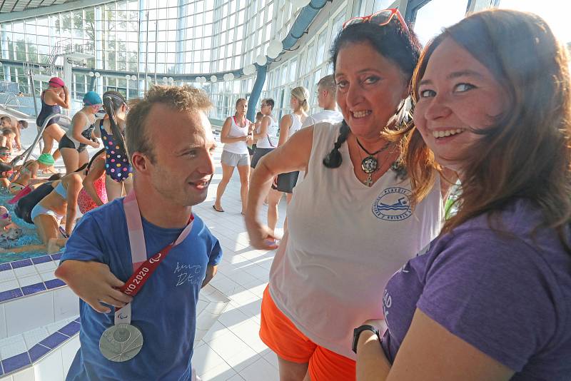 Arnošt Petráček, bronzový medailista z paralympijských her, navštívil českobudějovickou plovárnu.