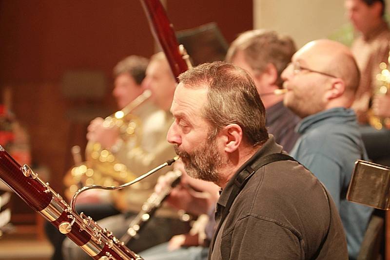 Zážitek nabídla 4. a 5. prosince Jihočeská komorní filharmonie díky klavírnímu koncertu Edvarda Griega. Snímek ze zkoušky.