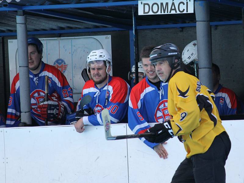 Betonova All Stars vyhrála oba zápasy v Českých Budějovicích a vyrovnala stav semifinále II. NHbL. Finalistu určí sobotní pátý souboj na hřišti soupeře - v Suchdole nad Lužnicí.