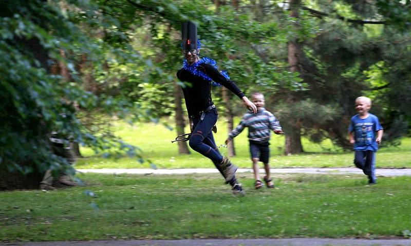 Zahájení festivalu současného tance a pohybového divadla Město pohybu 2011 v parku Háječek v Českých Budějovicích.