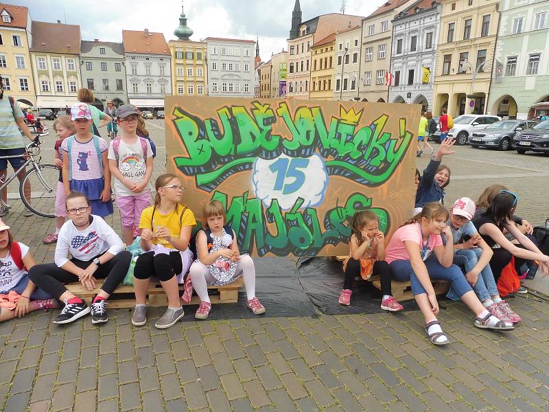 Českobudějovický studentský festival Budějovický Majáles pokračuje.