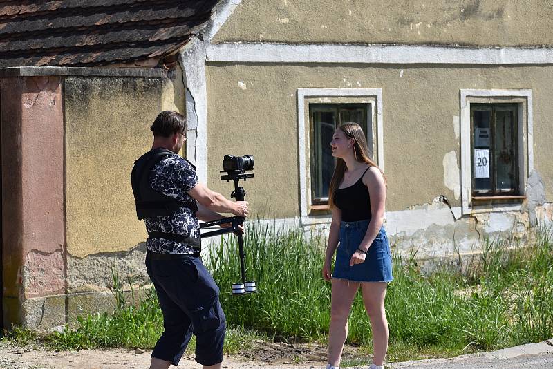 Ve čtvrtek natáčeli v Třebíně na Českobudějovicku videoklip. Roli v něm dostali i volejbalisté Jihostroje.