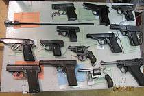 Jihočeští policisté během letošního 5. ročníku zbraňové amnestie obdrželi dosud od veřejnosti 139 kusů zbraní a 1050 kusů střeliva.