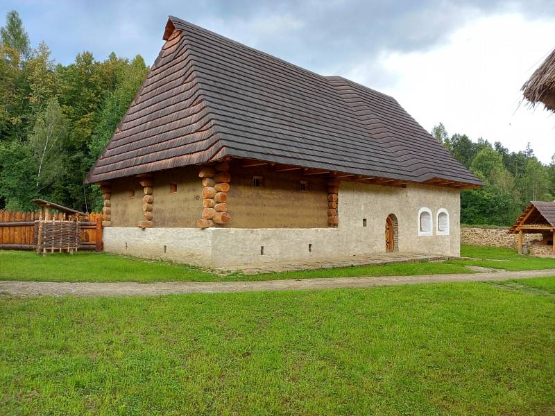 Již 9. ročník Trocnovských slavností v sobotu 10. září připomněl časy Jana Žižky. V areálu památníku nedaleko Borovan na Českobudějovicku vzniká i unikátní archeoskanzen