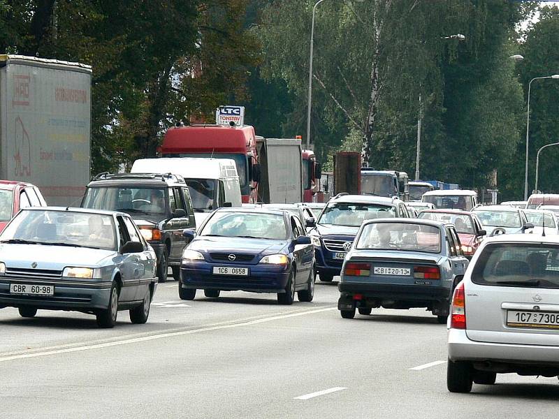 Země živitelka způsobuje každý rok dopravní komplikace.