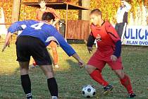 Nemanice (v modrém) sesadily výhrou výhrou 4:1 Týn nad Vltavou z čela tabulky OP. 