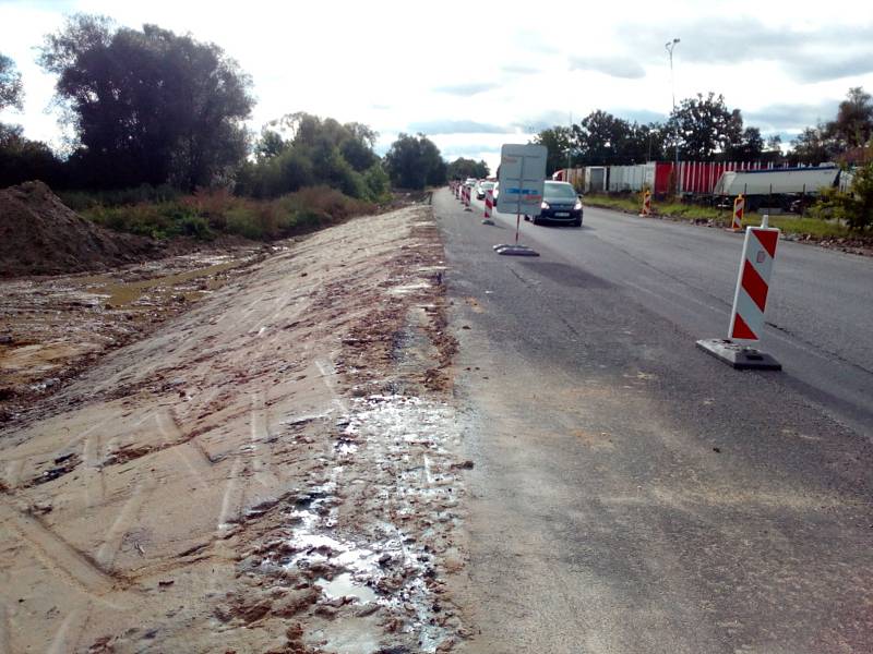 Stavba lávky a rozšíření komunikace u Sedlce na Českobudějovicku.