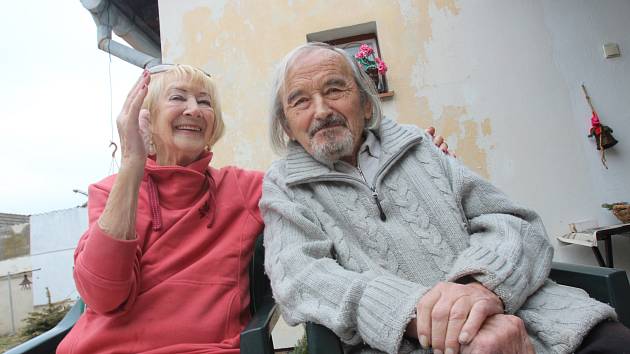 Manželé Alfred a Zdena Kindlerovi,kteří žijí ve Včelné u Českých Budějovic, jsou spolu již neuvěřitelných 68 let
