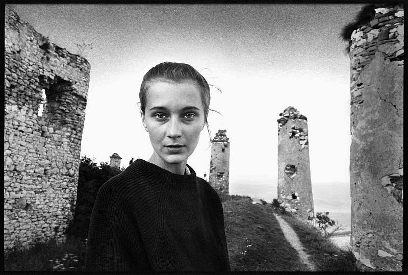 Fotograf Michal Tůma má monografii, která vyšla v prosinci 2014 v nakladatelství Foto Mida. Dívčí portrét, Vzpomínka na lásku, 9. srpen 1972.